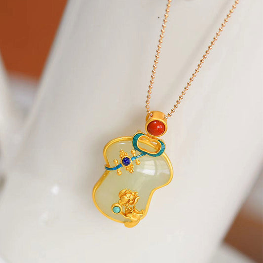 Classic Silver Necklace with Timeless Appeal