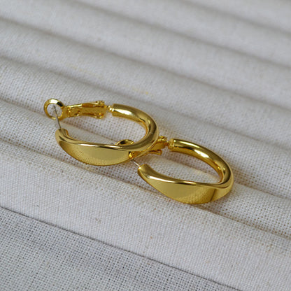 Charming Silver Earring for Any Occasion
