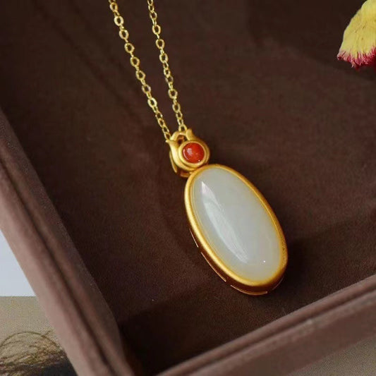 Classic Silver Necklace with Timeless Appeal