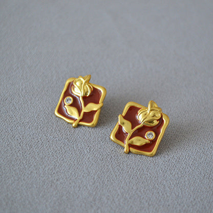 Charming Gold Earring for Any Occasion