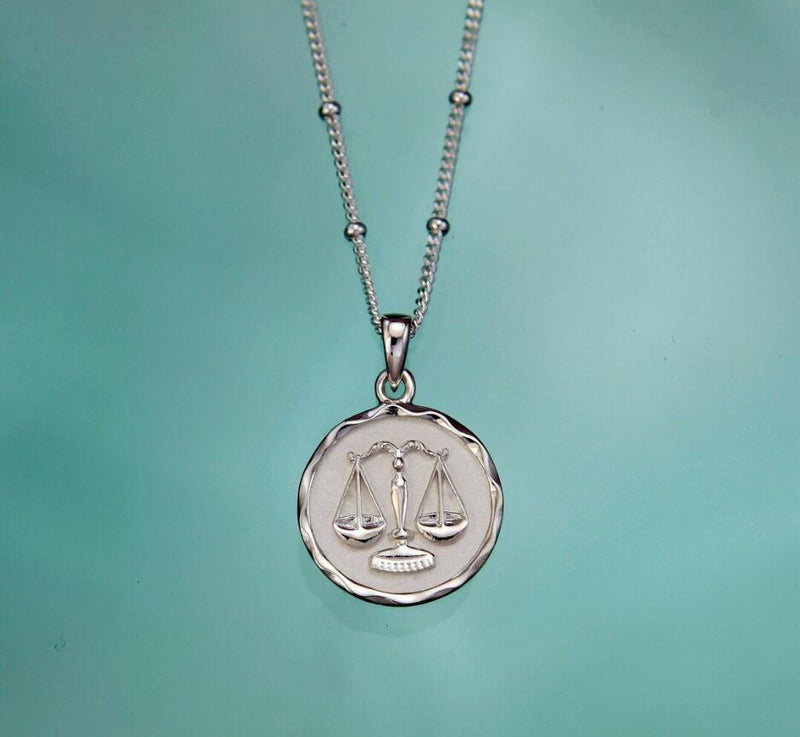 Beautiful Gold Necklace with Unique Style