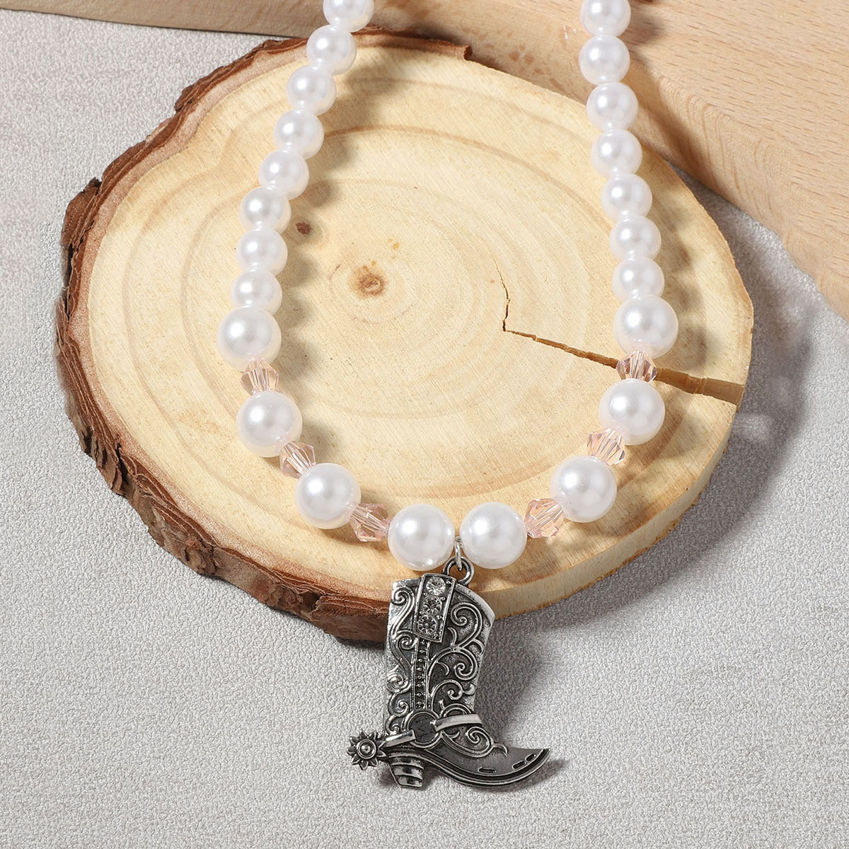Romantic Pearl Necklace for Special Moments