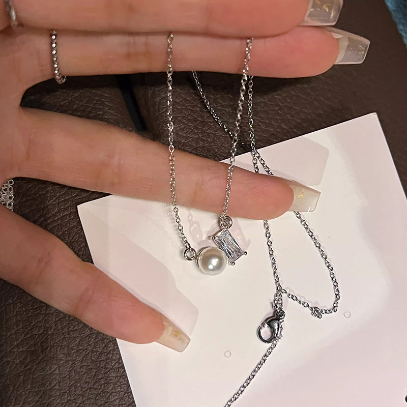 Beautiful Pearl Necklace with Unique Style