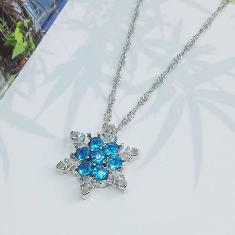 Beautiful Silver Necklace with Unique Style