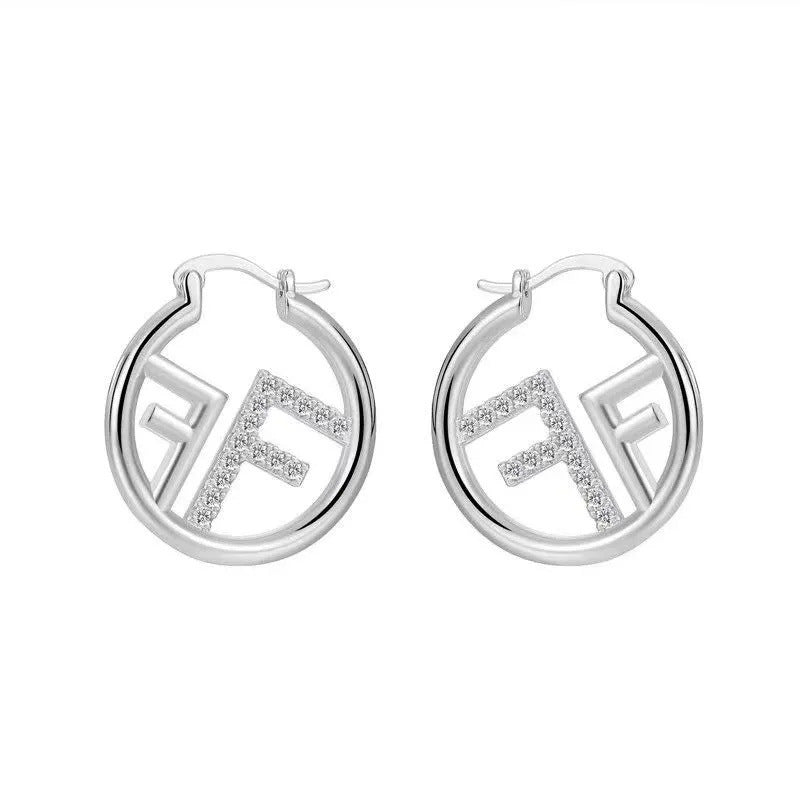 Charming Earring for Any Occasion