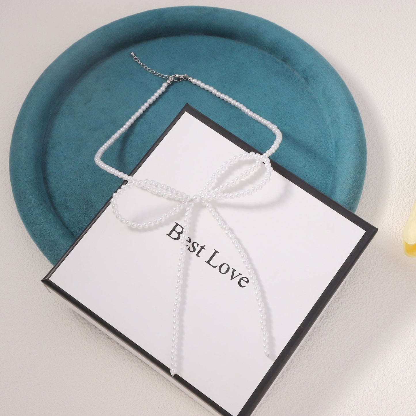 Classic Pearl Necklace with Timeless Appeal