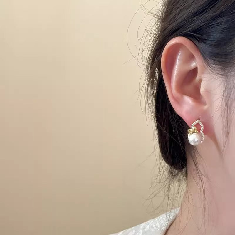 Classic Pearl Earring with Timeless Appeal