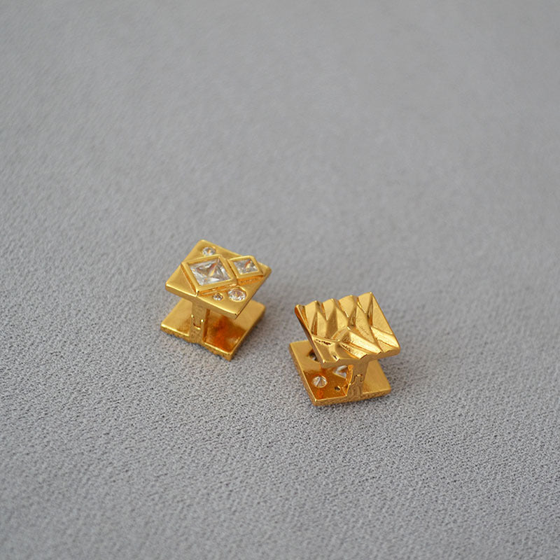 Beautiful Gold Earring with Unique Style