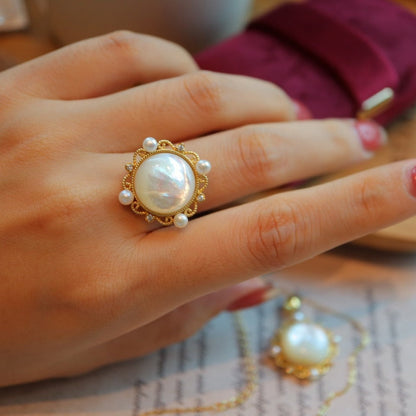 Beautiful Gold Earring with Unique Style