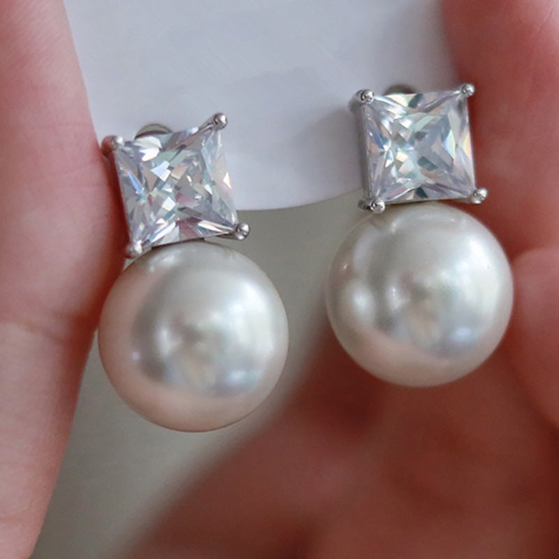 Charming Pearl Earring for Any Occasion