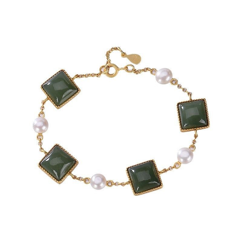 Charming Gold Bracelet for Any Occasion