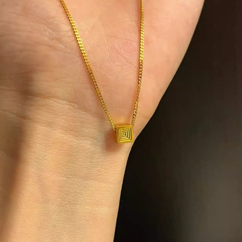 Stunning Gold Necklace for Daily Wear
