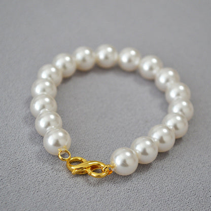 Classic Pearl Necklace with Timeless Appeal