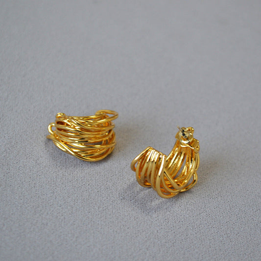 Charming Gold Earring for Any Occasion