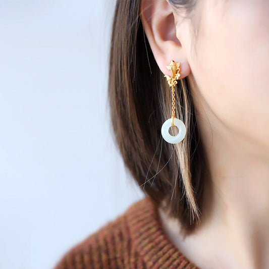 Charming Silver Earring for Any Occasion