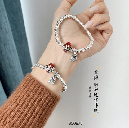 Charming Silver Bracelet for Any Occasion