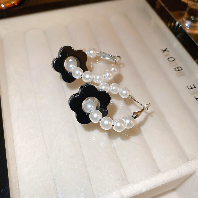 Classic Pearl Earring with Timeless Appeal