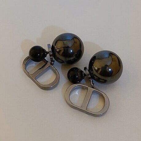 Charming Pearl Earring for Any Occasion