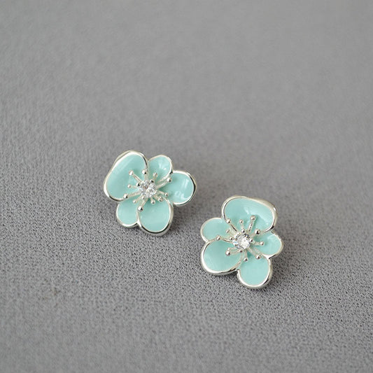 Romantic Silver Earring for Special Moments