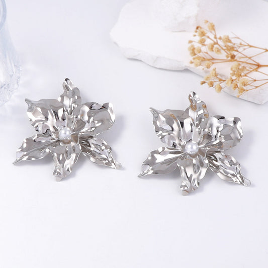 Beautiful Pearl Earring with Unique Style