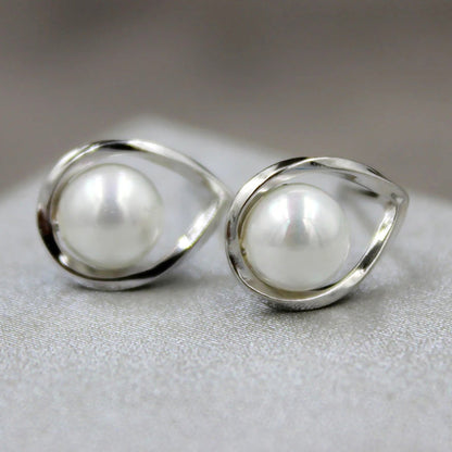 Charming Pearl Earring for Any Occasion