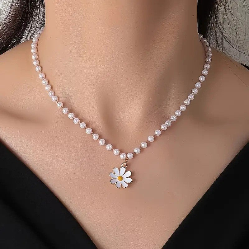 Classic Pearl Necklace with Timeless Appeal