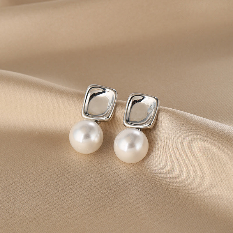 Charming Pearl Earring for Any Occasion