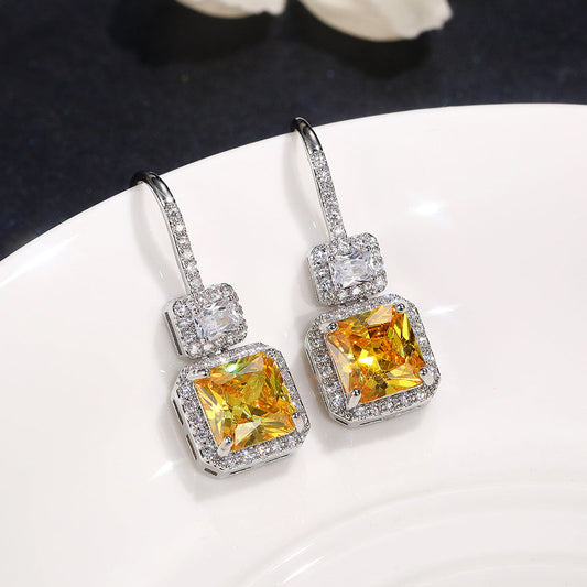 Charming Earring for Any Occasion
