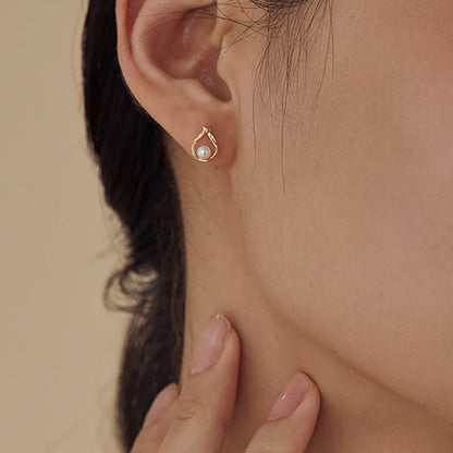Charming Pearl Earring for Any Occasion