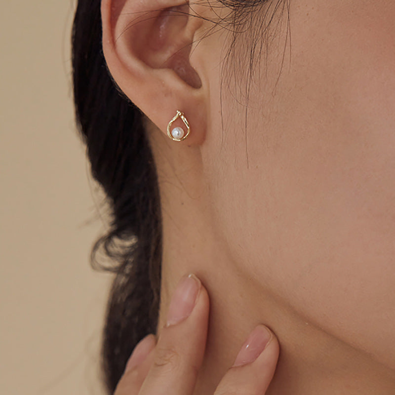Charming Pearl Earring for Any Occasion