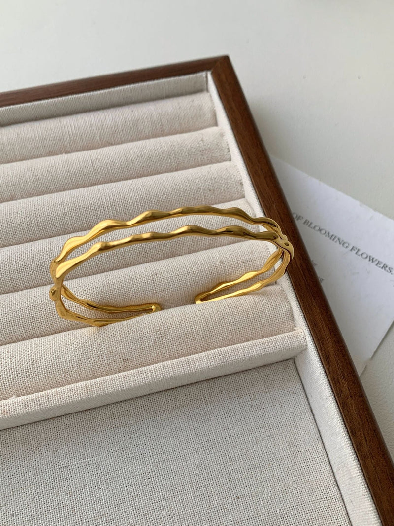 Stunning Gold Bracelet for Daily Wear