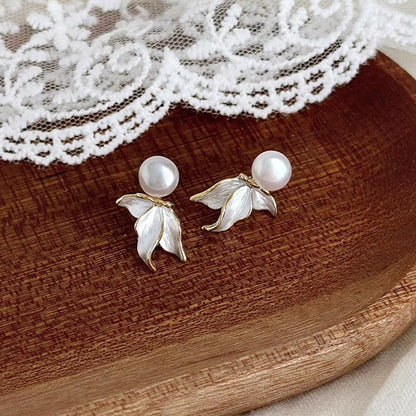 Beautiful Pearl Earring with Unique Style