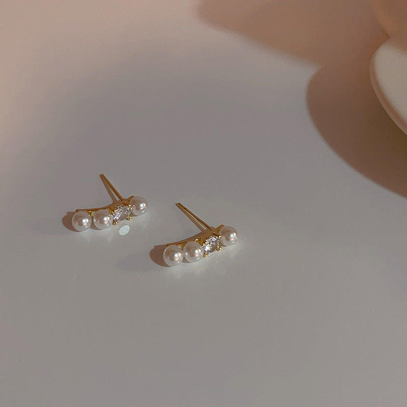 Beautiful Pearl Earring with Unique Style