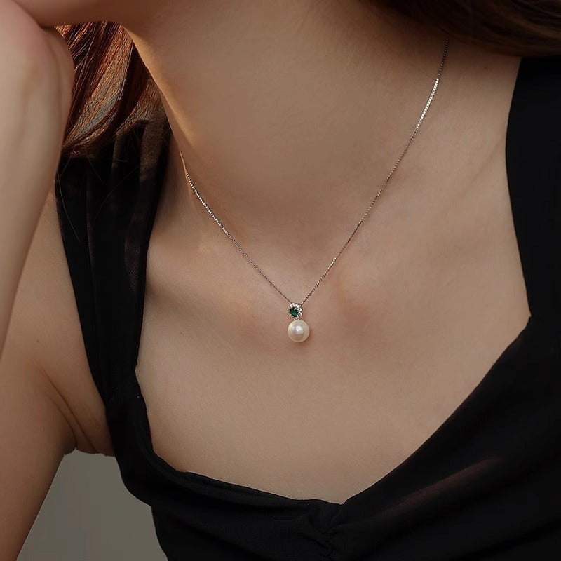 Classic Pearl Necklace with Timeless Appeal