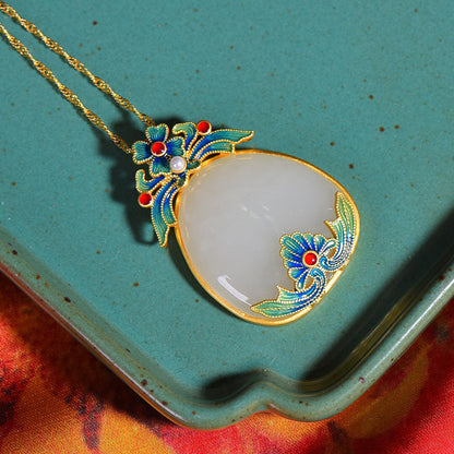 Beautiful Gold Necklace with Unique Style