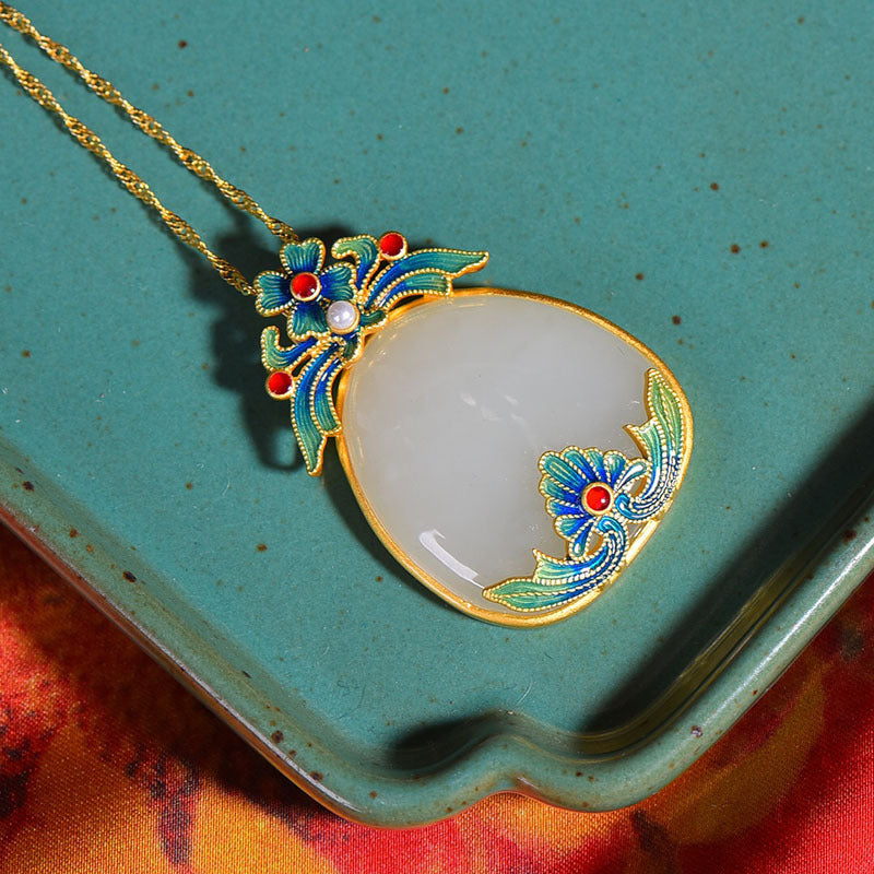 Beautiful Gold Necklace with Unique Style