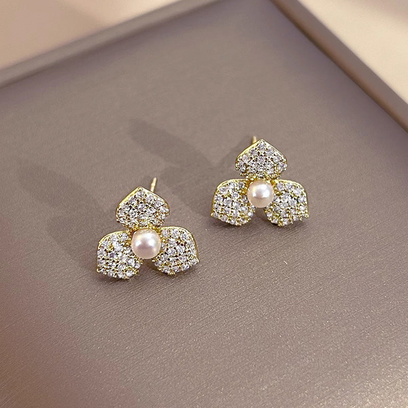 Romantic Pearl Earring for Special Moments