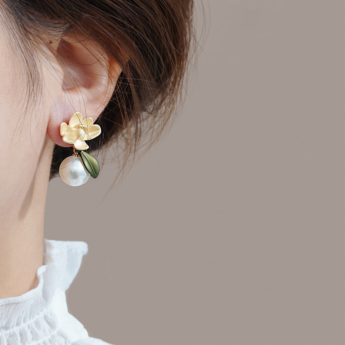 Classic Pearl Earring with Timeless Appeal