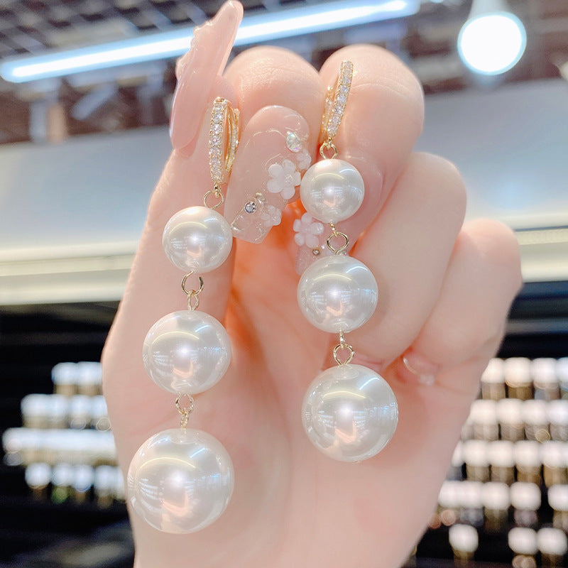 Beautiful Pearl Earring with Unique Style