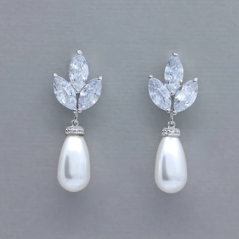 Romantic Pearl Earring for Special Moments