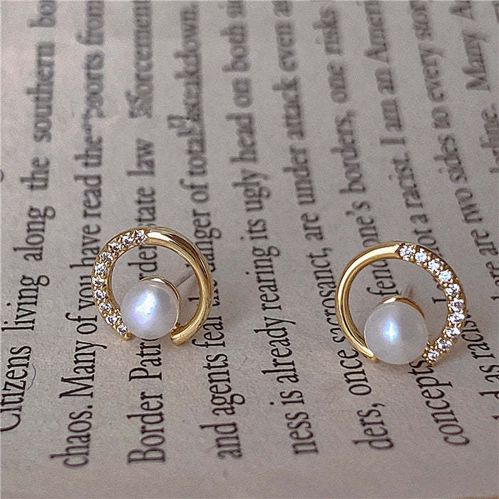 Classic Pearl Earring with Timeless Appeal