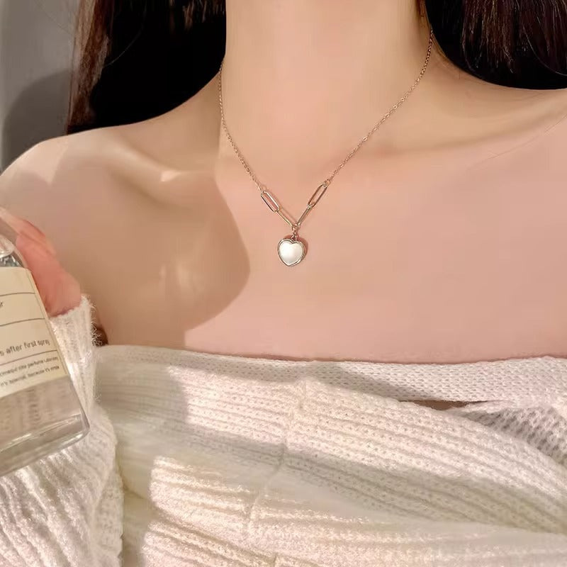 Classic Pearl Necklace with Timeless Appeal