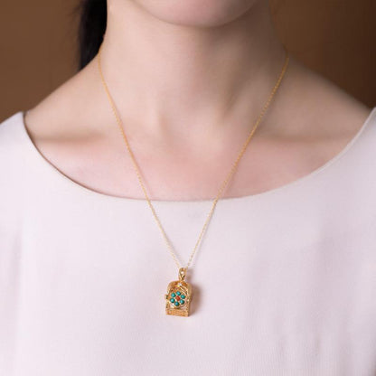 Beautiful Gold Necklace with Unique Style