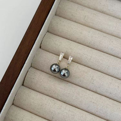 Classic Pearl Earring with Timeless Appeal