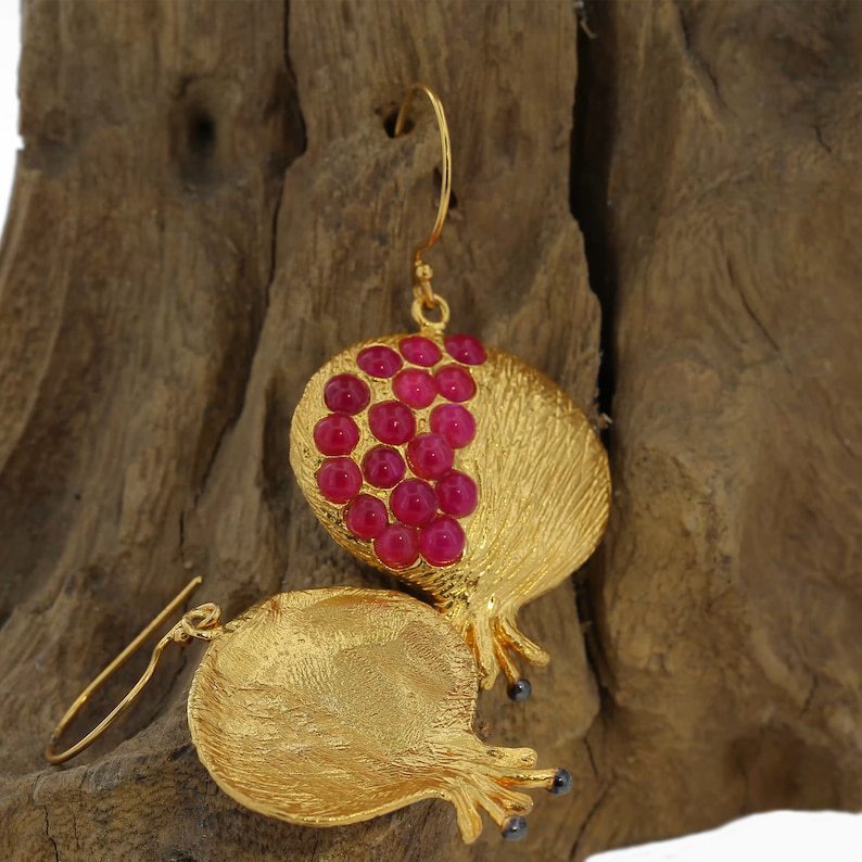 Charming Earring for Any Occasion