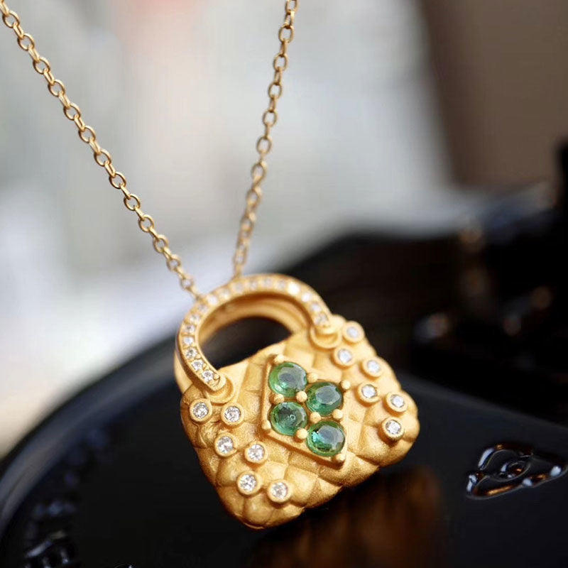 Romantic Gold Necklace for Special Moments