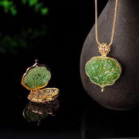 Romantic Pendant for Special Moments