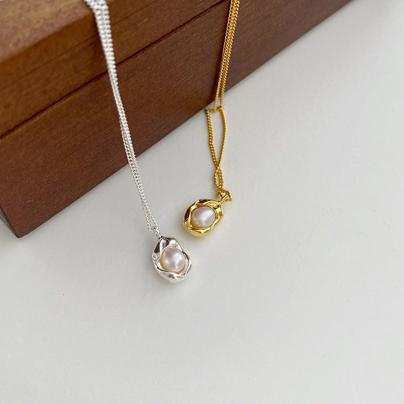 Beautiful Pearl Necklace with Unique Style