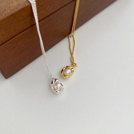 Beautiful Pearl Necklace with Unique Style