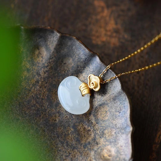 Beautiful Gold Set with Unique Style